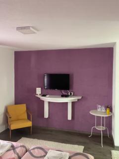 SUNNY HOUSE APARTMENTS WITH an OUTDOOR POOL AND FREE PARKING - 1
