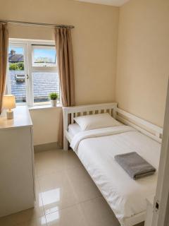 Modern Home - 15 Mins to City centre - 4
