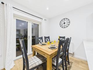 Harveys Yard by Signature Stays, Hayle Luxury Beach home with Parking, Sleeps 7 - 5