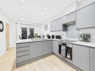Harveys Yard by Signature Stays, Hayle Luxury Beach home with Parking, Sleeps 7 - 4