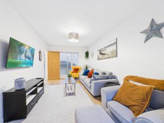 Harveys Yard by Signature Stays, Hayle Luxury Beach home with Parking, Sleeps 7 - 3