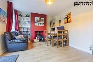 Group Stays Spacious Home in BS4, sleeps 7 - 9