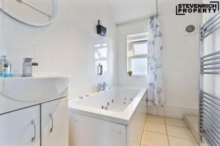 Group Stays Spacious Home in BS4, sleeps 7 - 6