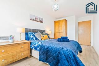 City-Centre Flat Prime Location, WiFi, Sleeps 2 - 8