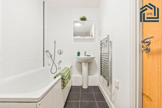City-Centre Flat Prime Location, WiFi, Sleeps 2 - 3