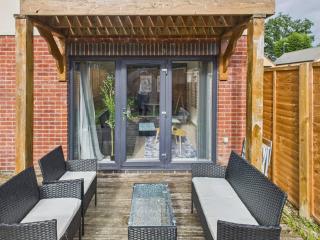 No1 Saxon Way by Signature Stays - Parking - Gym - Pool & Spa - 7
