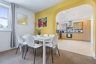 St George Court, Spacious 2 Bedroom Apartments, City Centre, Self Check In, Parking - 8