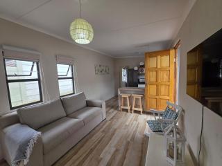 Beach cottage - 0