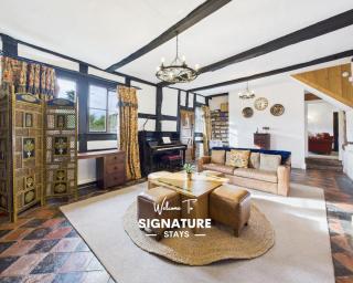 Mainstone House by Signature Stays - Luxury Retreat - HotTub - 0