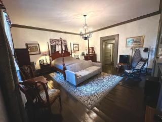 Belmont Inn - 7