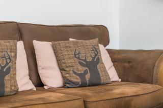 Spacious 5BR House in Staveley Wi-fi Sleeps 10 - 1