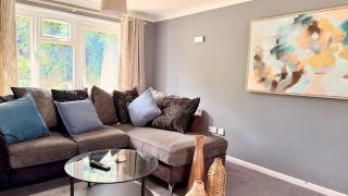 Duxford Spacious 4BR Home near IWM Duxford Aviation - 8