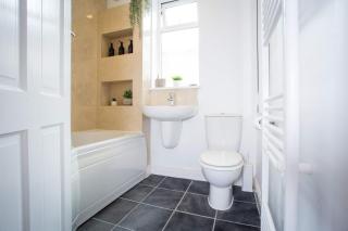 Stylish 3-Bed House - Salford Quays & MediaCity - 2