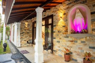 Regal Retreat - 1