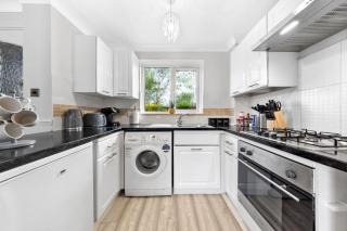 Watford Cozy Full Home - Perfect for Harry Potter Studios! - 8