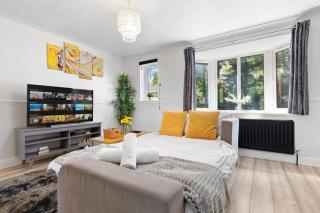 Watford Cozy Full Home - Perfect for Harry Potter Studios! - 6