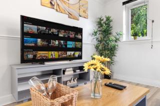 Watford Cozy Full Home - Perfect for Harry Potter Studios! - 3