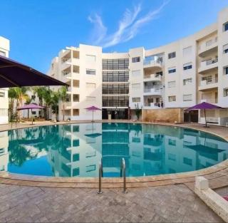 Family Apartment with Pool - 0