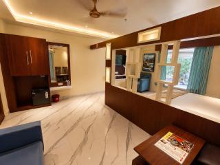 Hotel B-Queen And Restaurant - 1