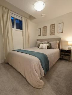 Modern 2BR Calgary Suite AC Self Check-In - 7