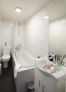 Champagne Suite Glam 2-Bedroom, Sleeps 4 Porthcawl - 3