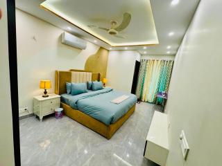 The Lavish DHA Suites Luxury 2BR Apartment Self Check-in - 4