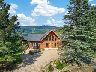 Alpine View Lodge - Cozy Private Chalet in Mont-Tremblant - 9