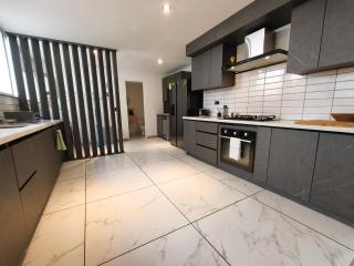 Bright 3BR Oasis 500Mbps WiFi & 24 7 Security - 4