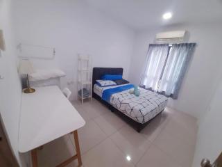 ipoh Manhattan condo 4br 12 pax pool view - 6