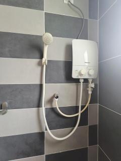 ipoh Manhattan condo 4br 12 pax pool view - 5