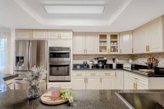 Luxury 4BR house, Huge Yard, Theater, A/C, Pets - 5
