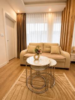KARIAN Luna -Luxury Apt with Private Cinema in City Center - 8