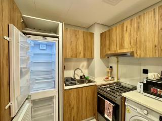 Betu Waterfront 1BR,Steps to Cleveland & Galleria - 3