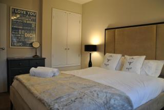 Alexandra Court One Bedroom Central Windsor Flats with Parking - 3