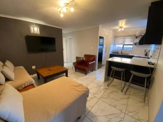 Spanish Villa- Pet Friendly - Cape Town - 5
