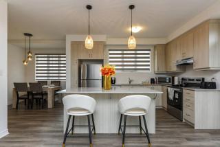 Modern 4BR Retreat Sleeps 9, 2.5 bath, Milton - 9