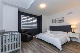 Modern 4BR Retreat Sleeps 9, 2.5 bath, Milton - 3