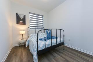 Modern 4BR Retreat Sleeps 9, 2.5 bath, Milton - 1