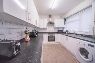 Central Derby 4BR Home for up to 10! - 8