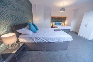 Central Derby 4BR Home for up to 10! - 1
