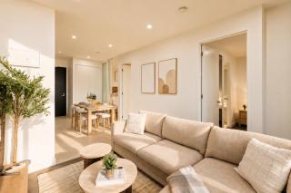 Wonderful Stay at CBD - Sky High City Views - Brand New Luxury Apartments - 8