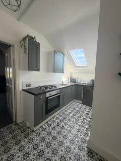 The Eaves - Victorian second floor, open plan apartment - 9