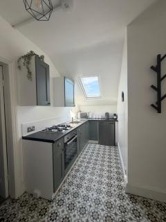 The Eaves - Victorian second floor, open plan apartment - 8