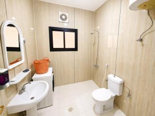 Spacious Makkah Apartment 4 Bedrooms Fast WIFI - 2