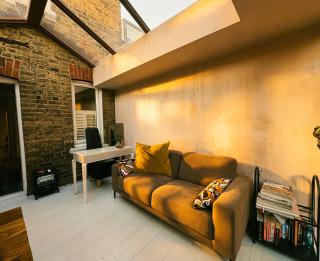 Charming Apartment Retreat - 3 Min Walk to Station - 7