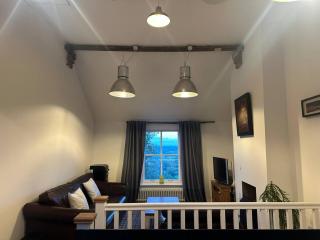 Luxury UpsideDown Townhouse with Panoramic Views - 9