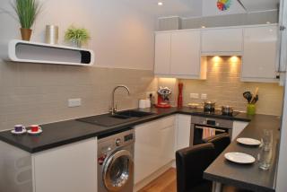 Alexandra Court One Bedroom Central Windsor Flats with Parking - 7