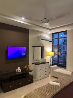 The Urban Nest Luxury Studio in Bahria Phase 7 - 6