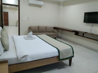 Am Suites Luxury Service Apartment - 4