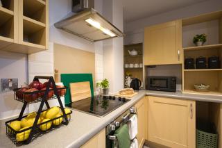 Nottingham City Centre 2-Bed Apartment with Free Secure Parking near Motorpoint Arena - 4